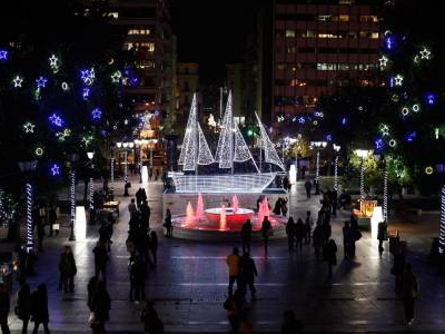 «Λευκή νύχτα» απόψε στα καταστήματα της Αθήνας